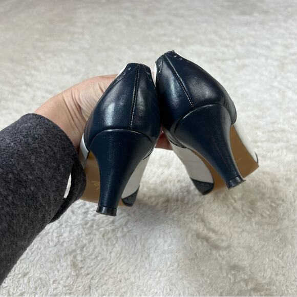 Vintage Naturalizer leather white and navy saddle shoe pumps, size 6 AA narrow - Picture 6 of 10